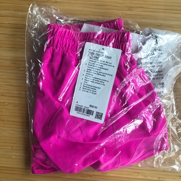 NWT LULULEMON Hotty Hot LR Shorts 4” *Lined - Picture 4 of 5